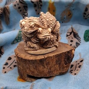 Vintage Textured Frog Trinket Box